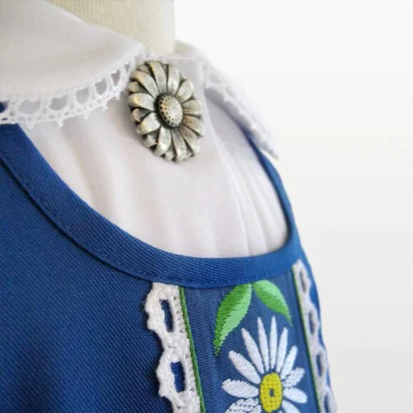 Swedish Folk Dress / Sverigedrkt - threedaughtersproperties.com